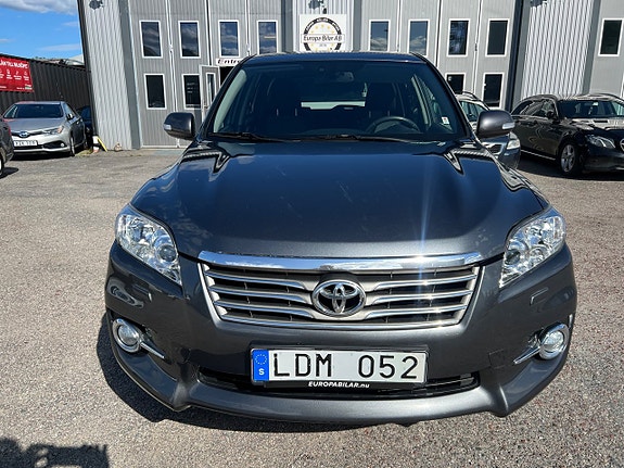 Toyota RAV4 2 of 5