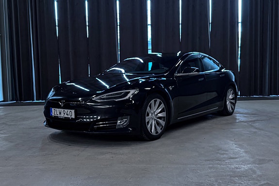 Tesla Model S 2 of 5