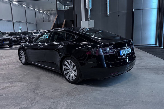 Tesla Model S 4 of 5