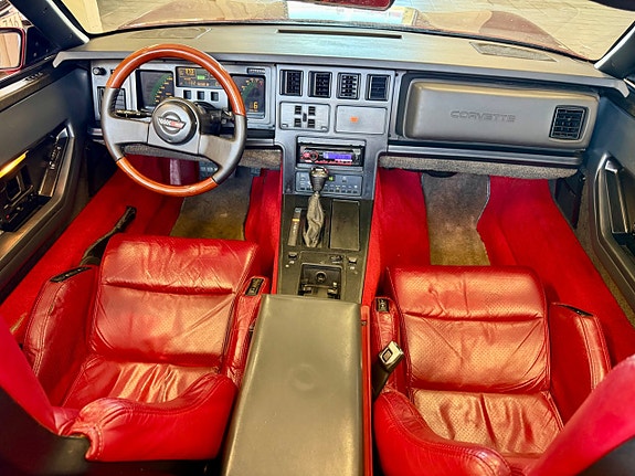 Chevrolet Corvette 10 of 16