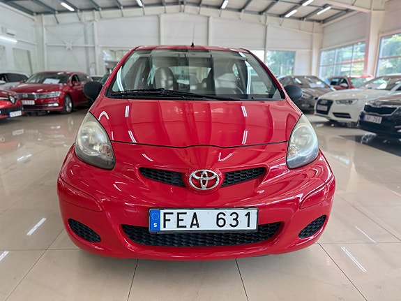 Toyota Aygo 2 of 9