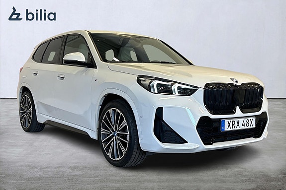 BMW iX1 3 of 24