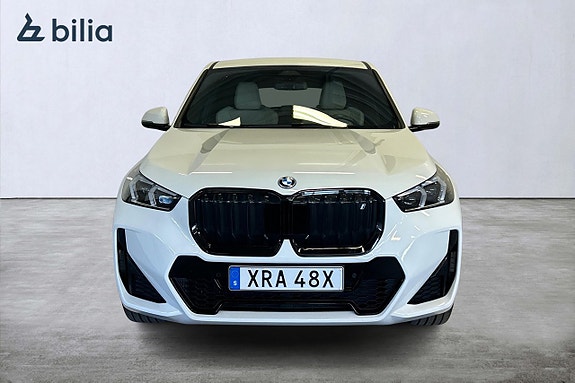 BMW iX1 2 of 24