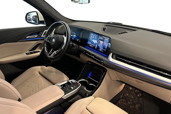 BMW iX1 16 of 24