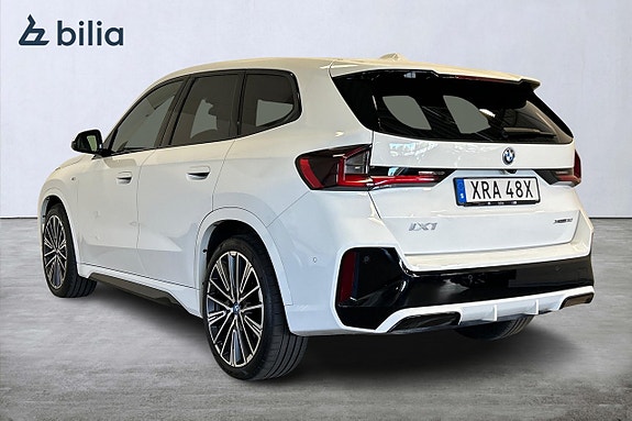 BMW iX1 5 of 24