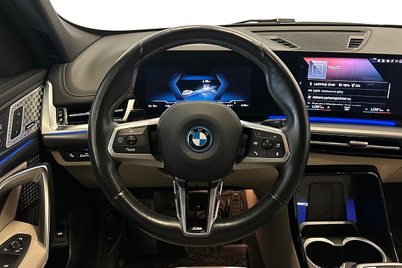 BMW iX1 11 of 24