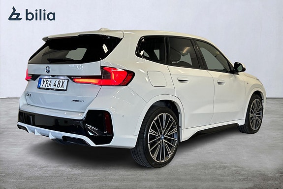 BMW iX1 7 of 24