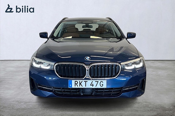 BMW 530e 2 of 5