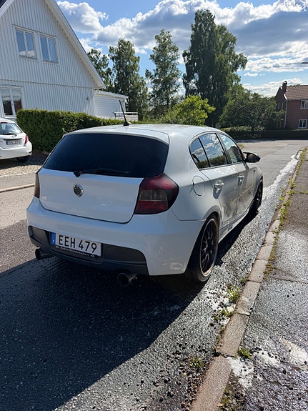 BMW 120d 4 of 5