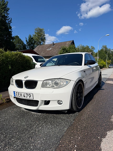 BMW 120d 2 of 5