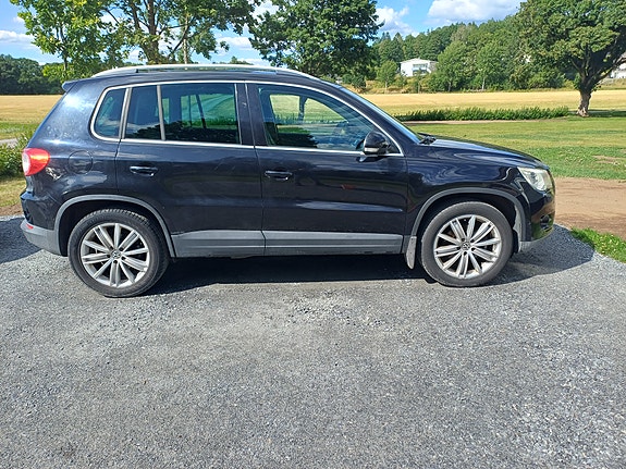 Volkswagen Tiguan 2 of 5
