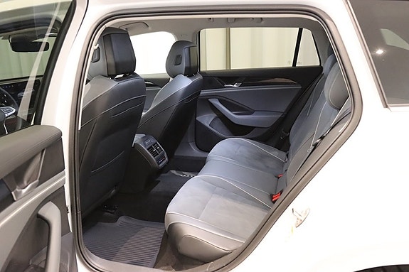Volkswagen Passat 9 of 23