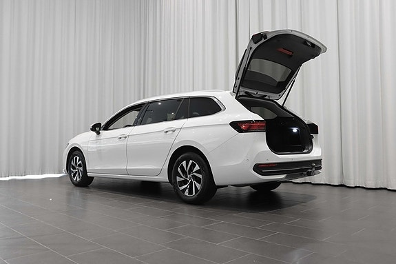 Volkswagen Passat 4 of 23