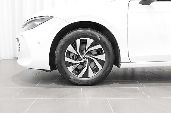 Volkswagen Passat 7 of 23