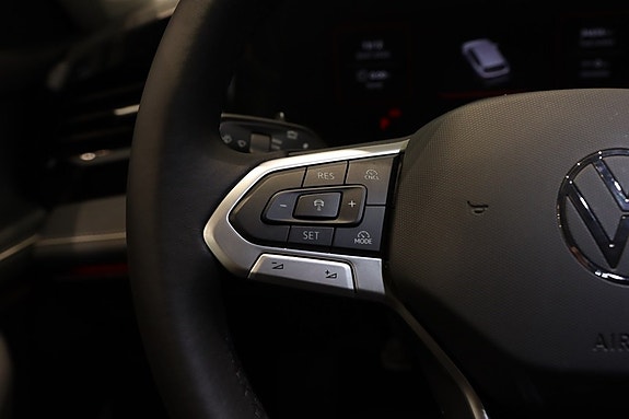 Volkswagen Passat 14 of 23