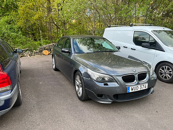 BMW 530i 4 of 5