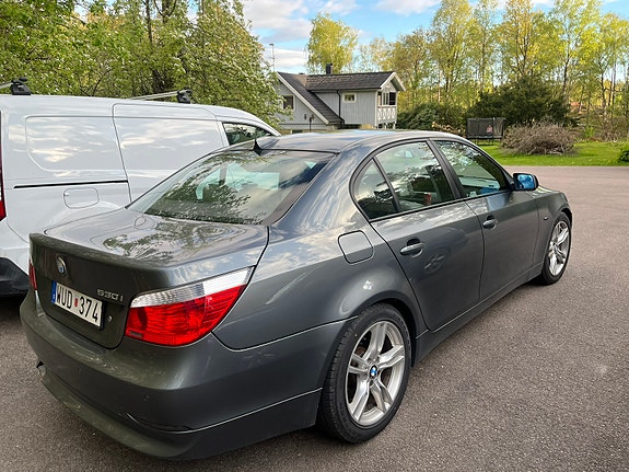 BMW 530i 3 of 5