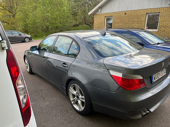 BMW 530i 2 of 5