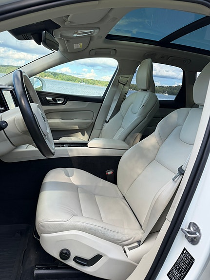Volvo XC60 8 of 11