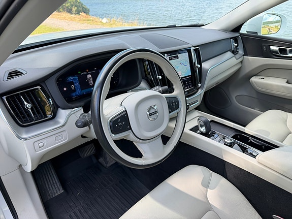 Volvo XC60 7 of 11