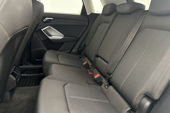 Audi Q3 11 of 30