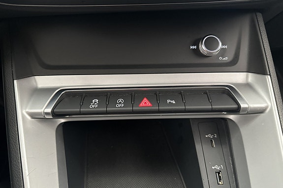 Audi Q3 26 of 30