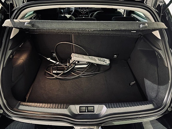 Renault Megane E-Tech 4 of 5