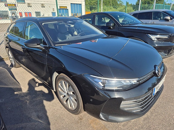 Volkswagen Passat 2 of 3