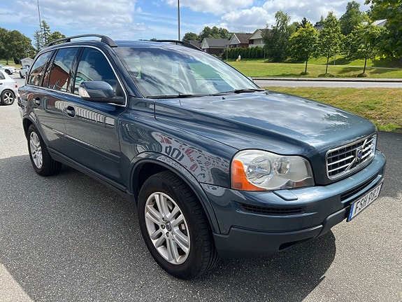 Volvo XC90 2 of 6