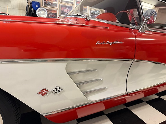 Chevrolet Corvette 12 of 27