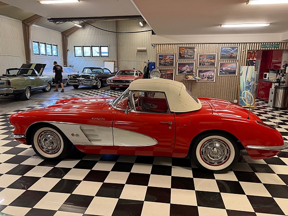 Chevrolet Corvette 11 of 27