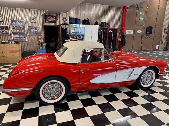 Chevrolet Corvette 8 of 27