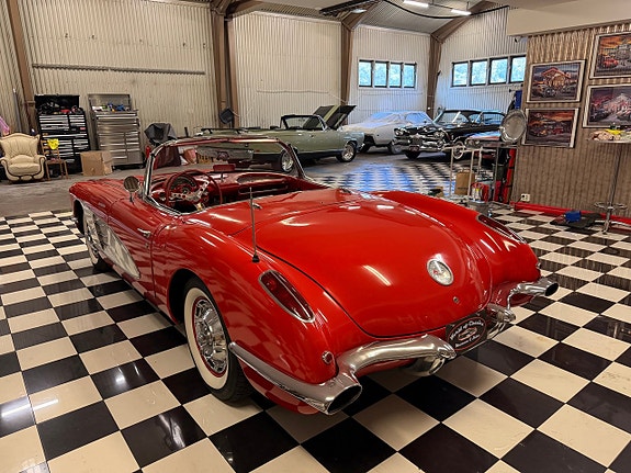 Chevrolet Corvette 5 of 5