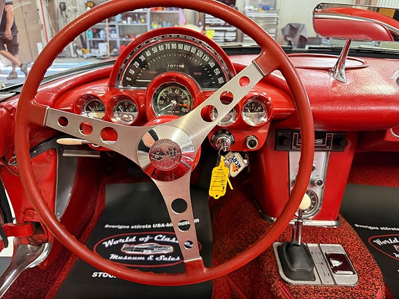 Chevrolet Corvette 21 of 27