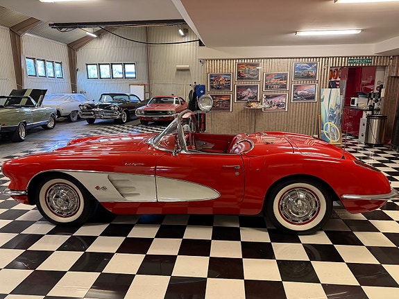 Chevrolet Corvette 6 of 27
