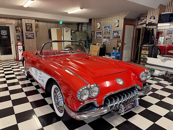 Chevrolet Corvette 2 of 5
