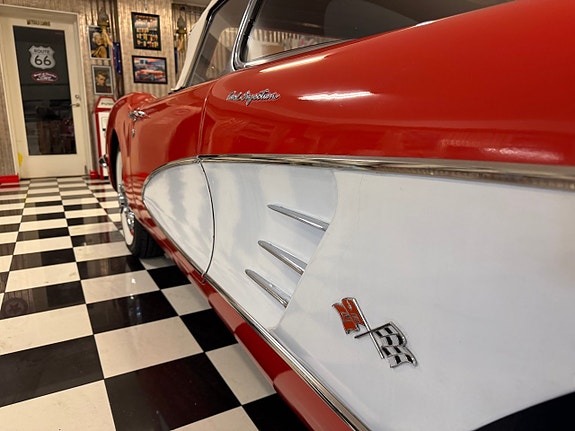 Chevrolet Corvette 13 of 27