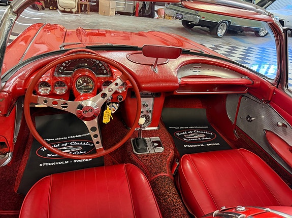 Chevrolet Corvette 20 of 27