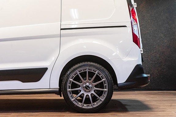 Ford Transit Connect 10 of 30