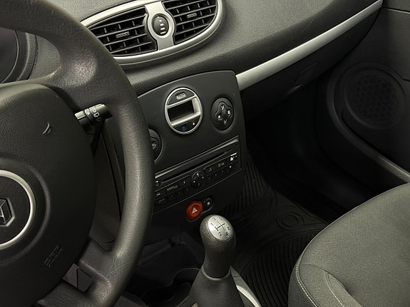 Renault Clio 8 of 10