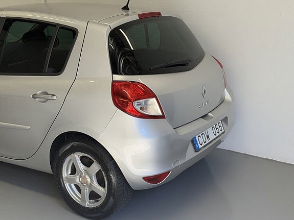 Renault Clio 6 of 10