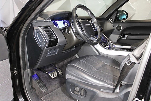 Land Rover Range Rover Sport 12 of 25