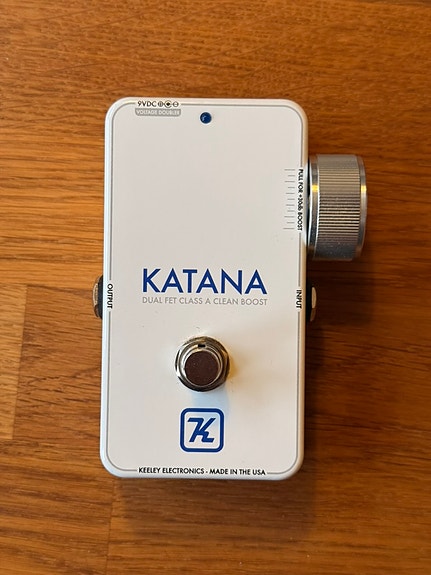 Keeley Katana Clean Boost – Throwback White, nära nyskick | Blocket