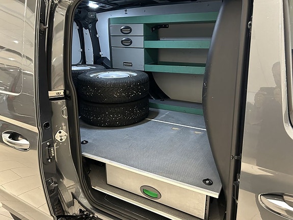 Volkswagen Caddy Maxi 10 of 25