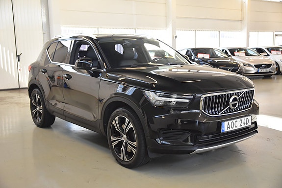 Volvo XC40 2 of 5