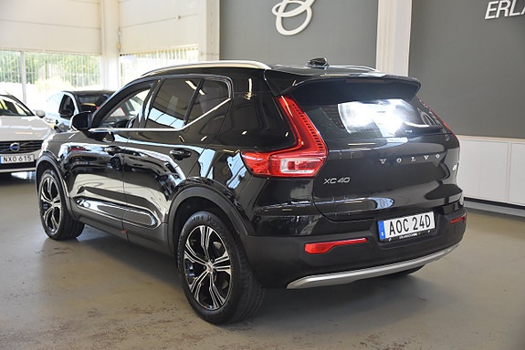 Volvo XC40 4 of 5