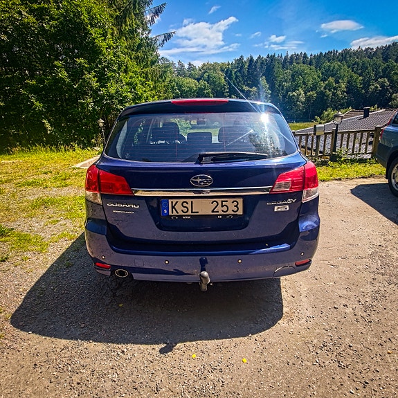 Subaru Legacy 3 of 5
