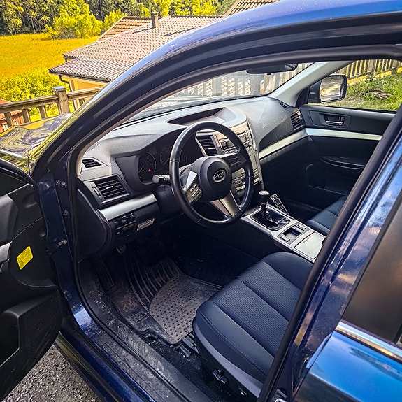 Subaru Legacy 4 of 5