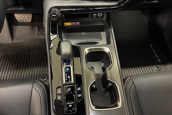 Lexus NX450h+ 15 of 21