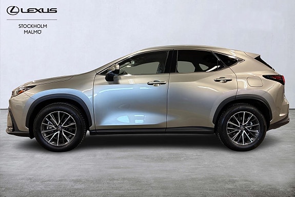 Lexus NX450h+ 2 of 21